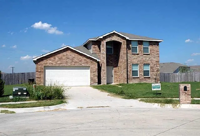 5 bed, 4191 sqft, $3,300 — Photo 1