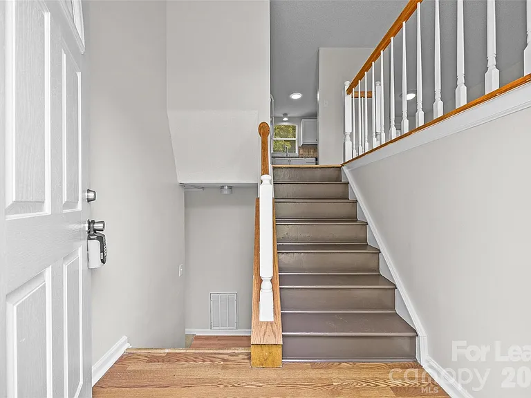 10715 Derry Dr — Photo 4
