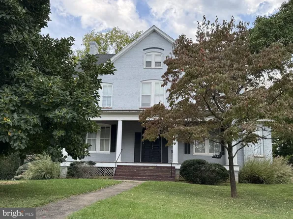 525 E Washington St, Charles Town, WV 25414