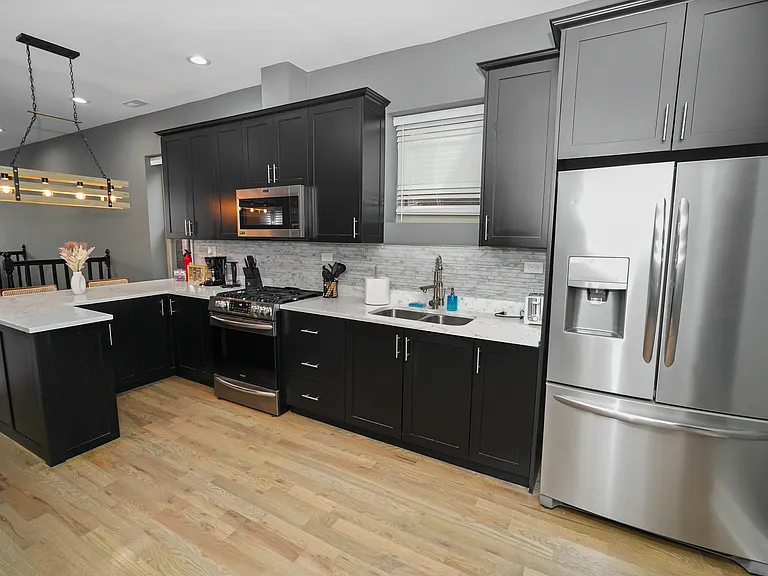 321 S Richmond St #3 — Photo 8