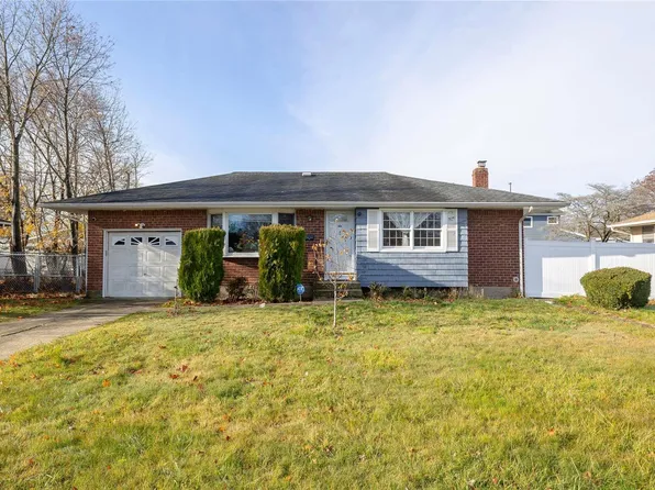 146 W 9th Street, Deer Park, NY 11729