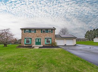 5942 Bottom Rd, Slatington, PA 18080