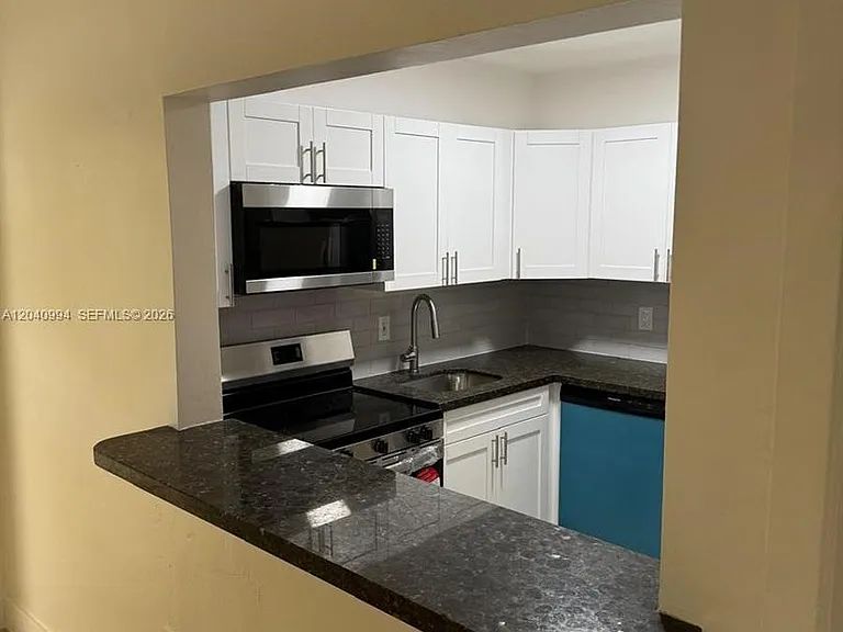 820 NE 141st St — Photo 3
