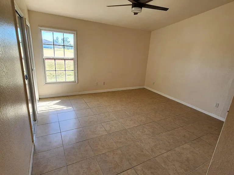 1014 NE 5th Pl — Photo 10