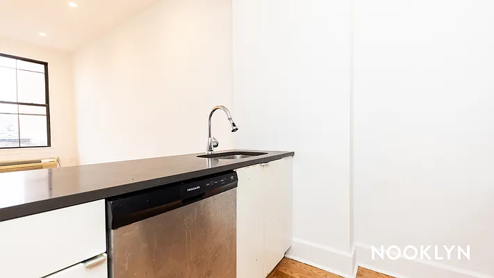 Rented by Nooklyn NYC LLC | media 6