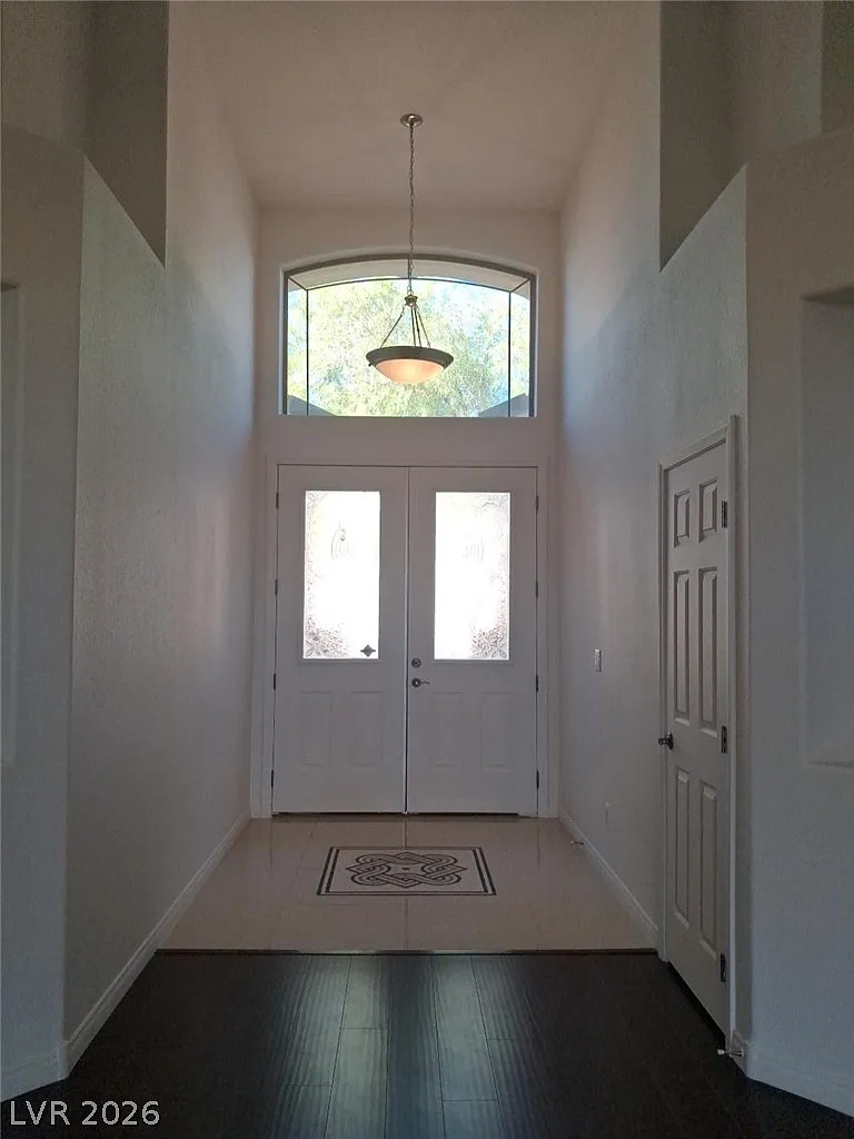 3 bed, 3.0 bath, 3035 sqft, $3,300 — Photo 2