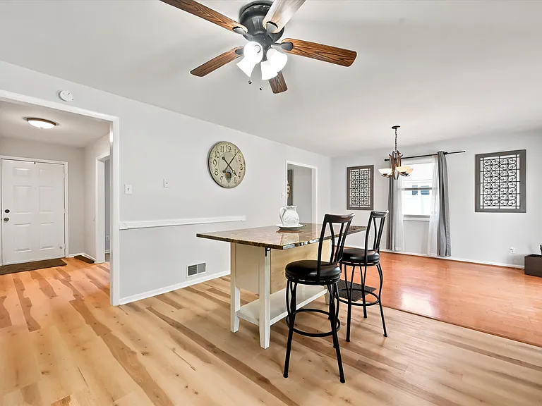409 Dutton St — Photo 3