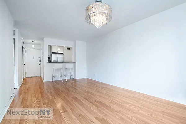 Rented by NextStopNY | media 10