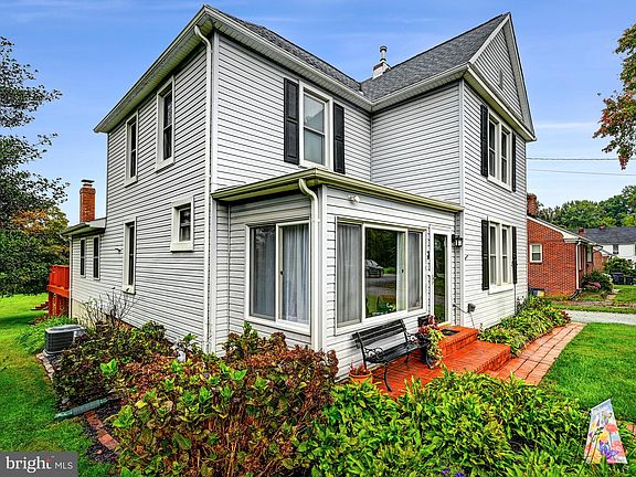 4th image of 9 Wolf Ave