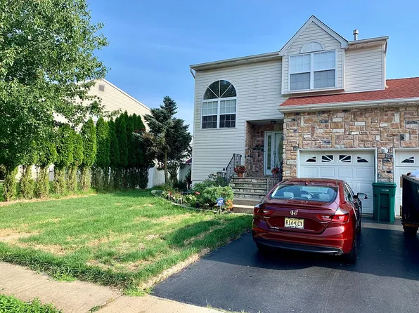 22 Kinglet Ave, Marlboro, NJ 07746