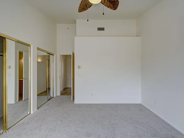 10389 W Burnett Rd — Photo 6