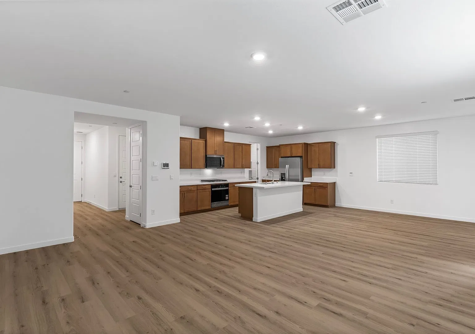 Brand New Beautiful Home Near Galleria and Bldr. Hwy — Photo 3