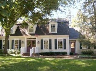 107 Elm Rd, Barrington, IL 60010