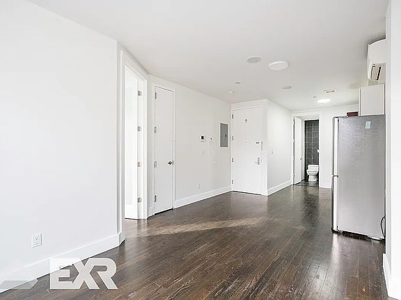 2nd image of 55 Stanhope St #A