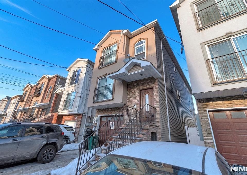 1st image of 327 S Park St