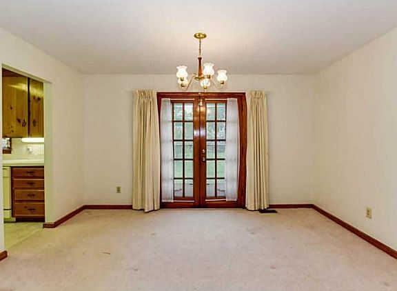5th image of 23 Boxwood Ln