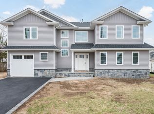 1 Scott Pl, Plainview, NY