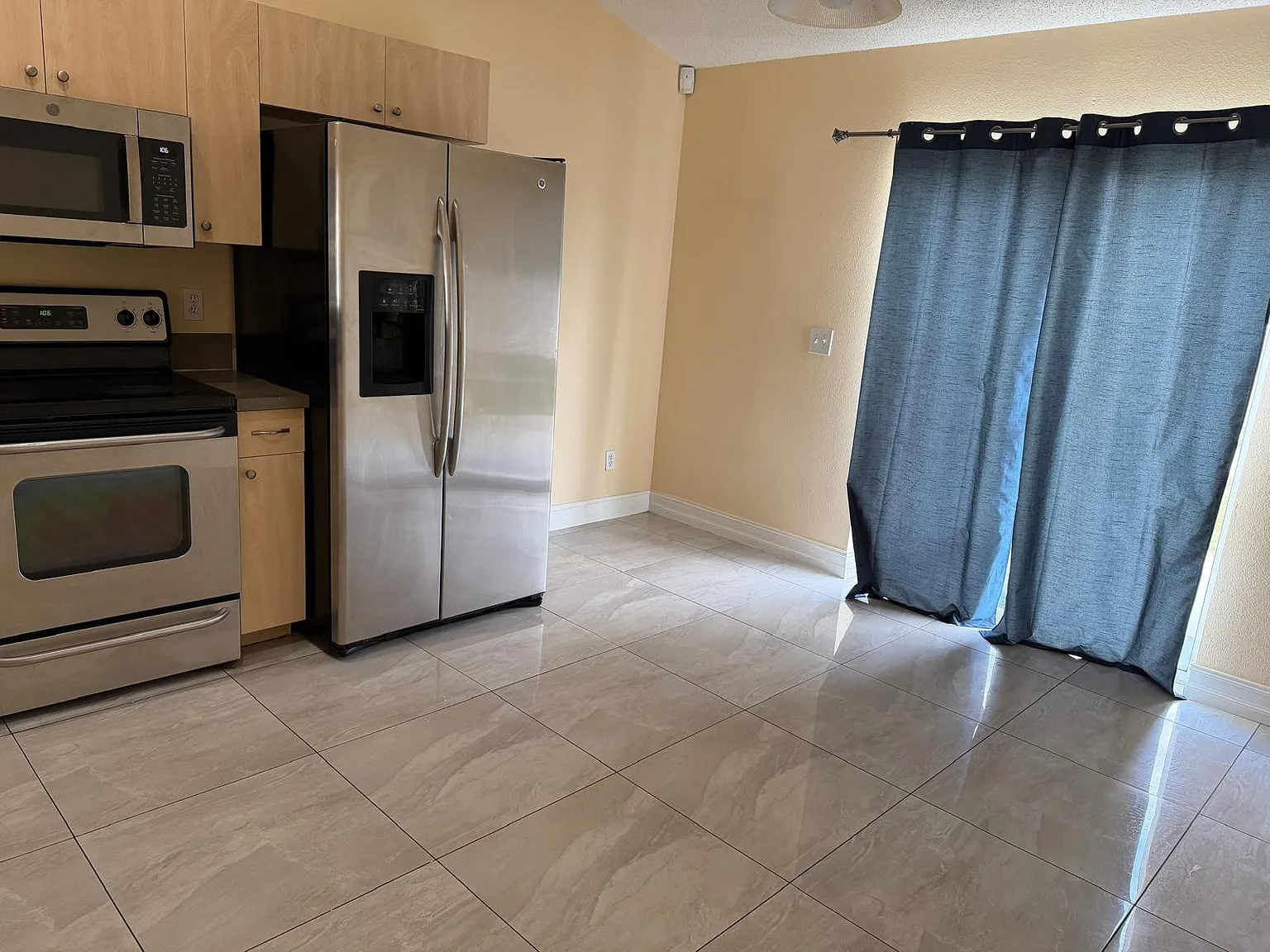 5202 Roble Grove — Photo 4