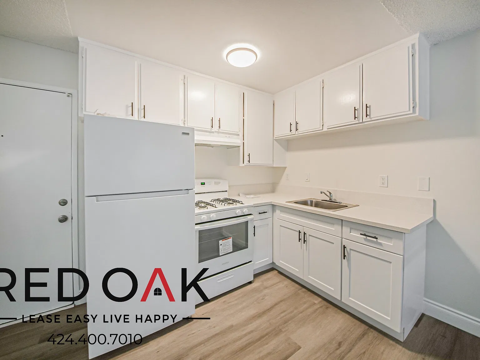 ~Low Deposit~ Refined Studio With Open Floor Plan, On-Site Laundry And Parking Included In The He... — Photo 3