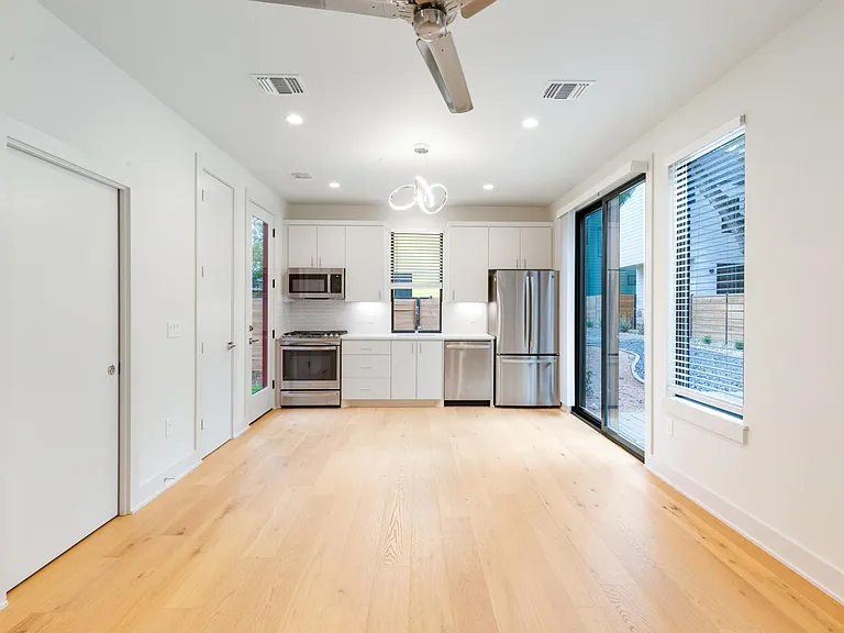1118 Walton Ln #3 — Photo 4