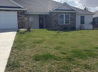 109 Bluegrass Rd, Wapakoneta, OH 45895