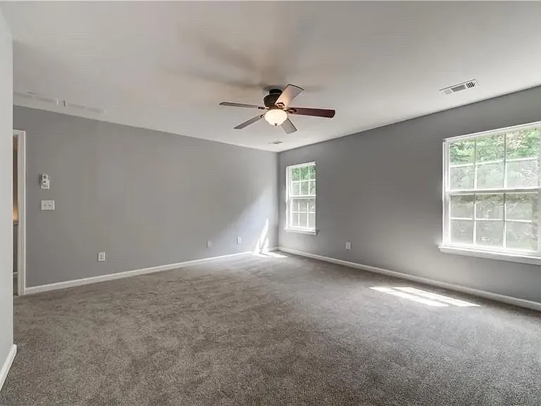 2820 Mayfair Dr — Photo 14