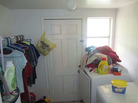 4th image of 1214 E Johnston Ave