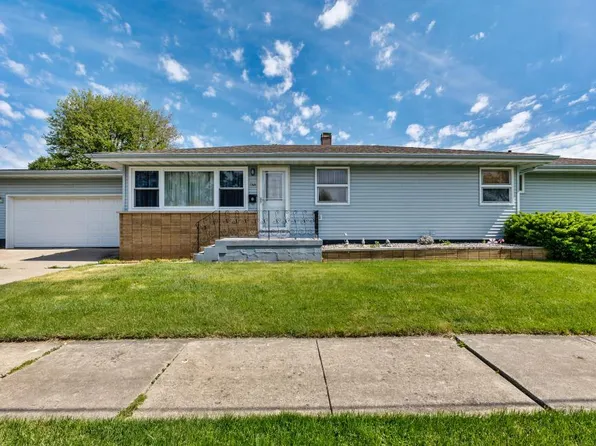 9053 Hess Dr, Highland, IN 46322