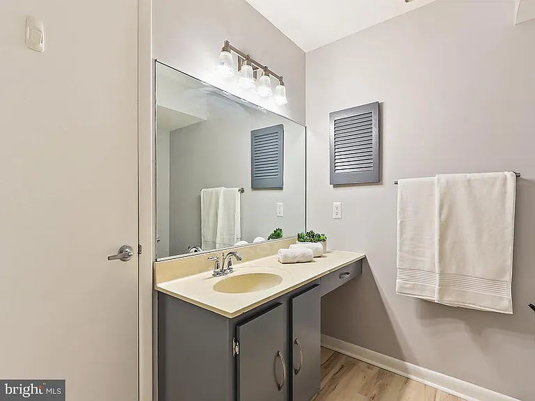303 Trinity Ct #11 — Photo 24