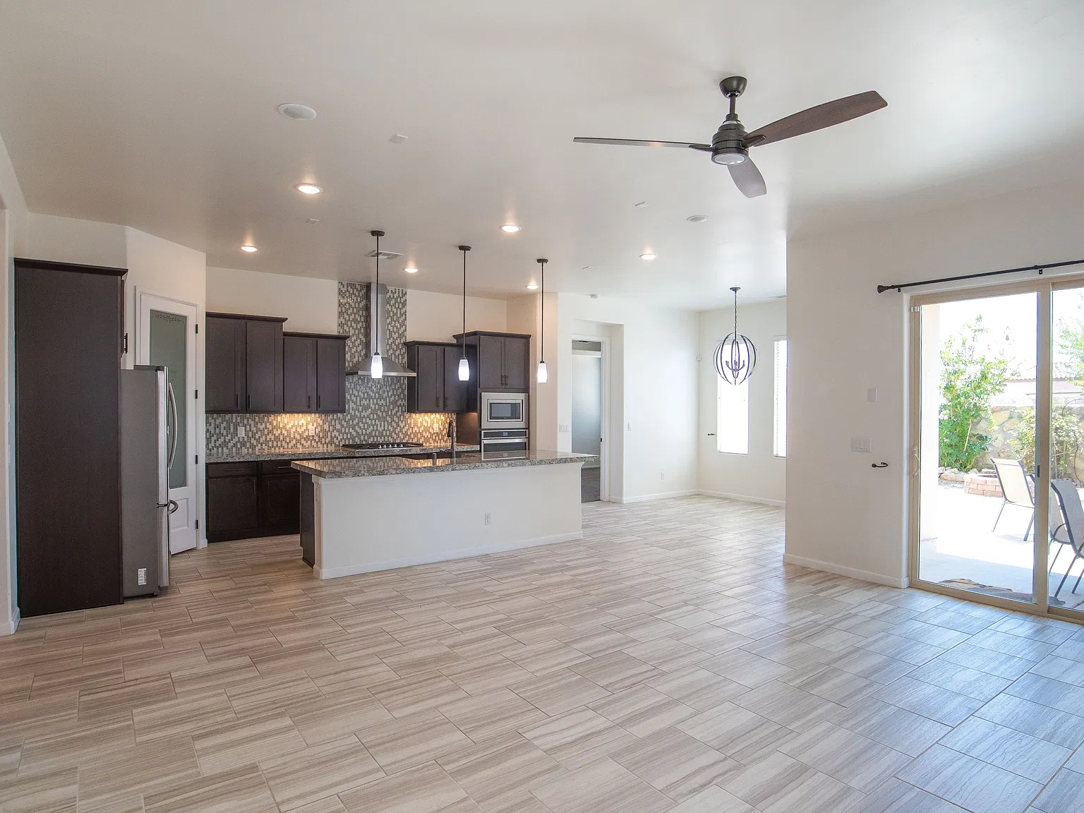 3718 Golden Echo Loop - 1 — Photo 3