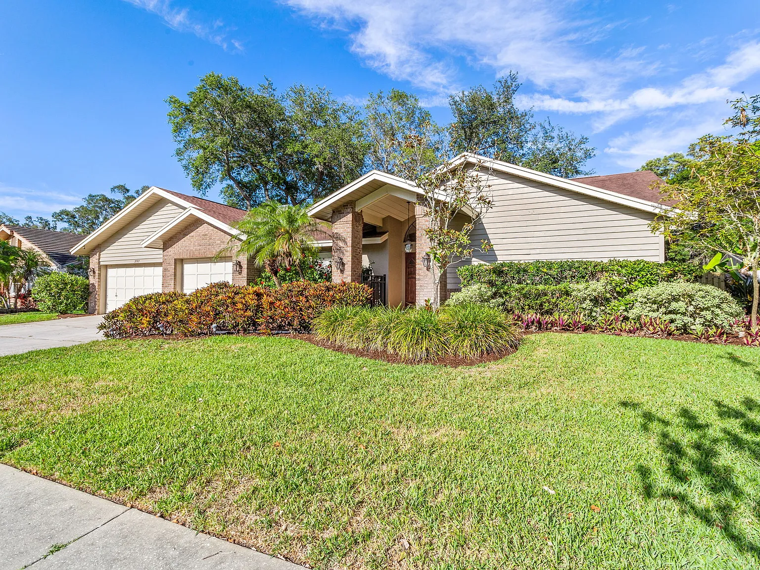 4 bed, 2378 sqft, $4,650 — Photo 1