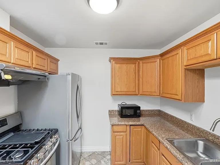 3942 Casita Way — Photo 6