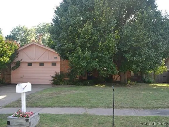 1604 N Hickory Ct, Broken Arrow, OK 74012
