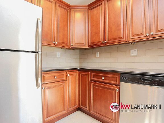 4th image of 30-45 Hobart St Unit 2L