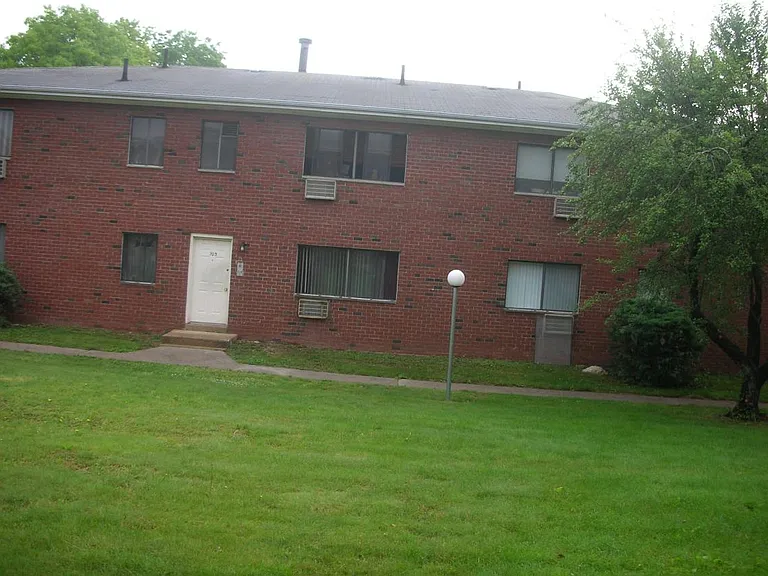 111 Lyman Ave #1B — Photo 1