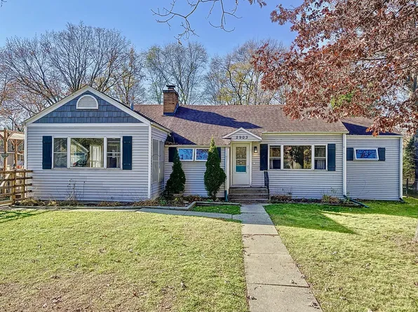 2903 Magellan Dr, McHenry, IL 60051