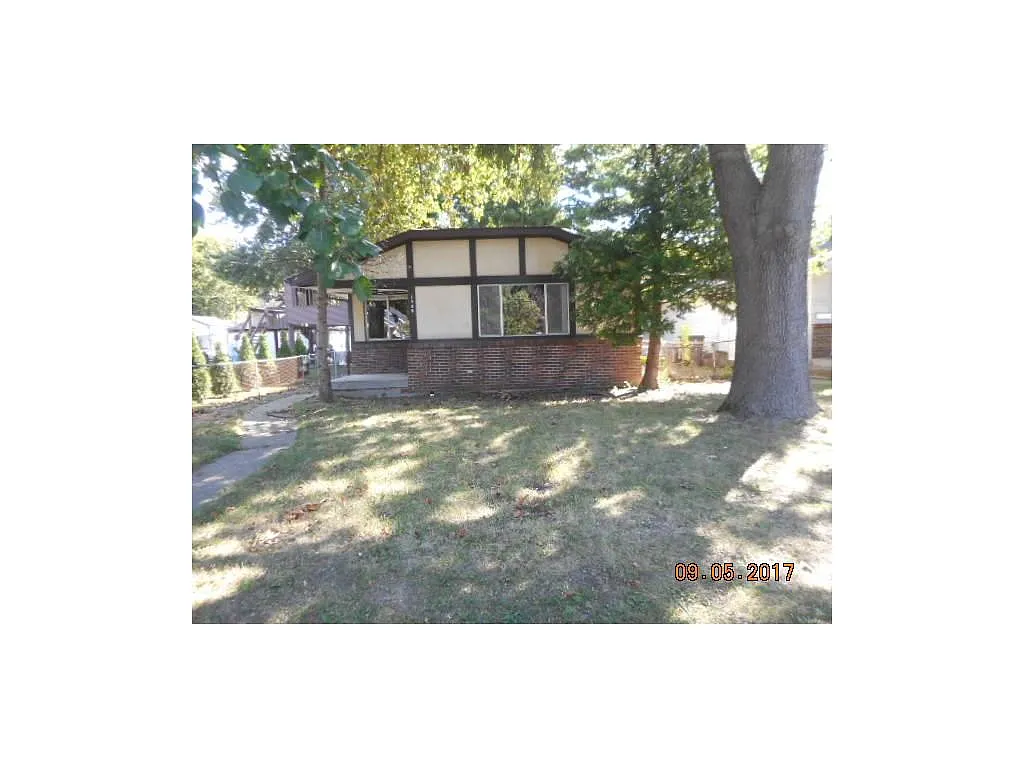 2005 N Rochester Ave photo 1