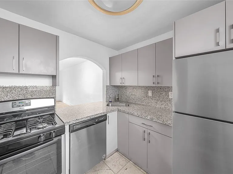 8650 SW 67th Ave #1010 — Photo 8