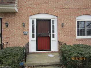 24040 Bear Creek Dr, Bedford Heights, OH 44146