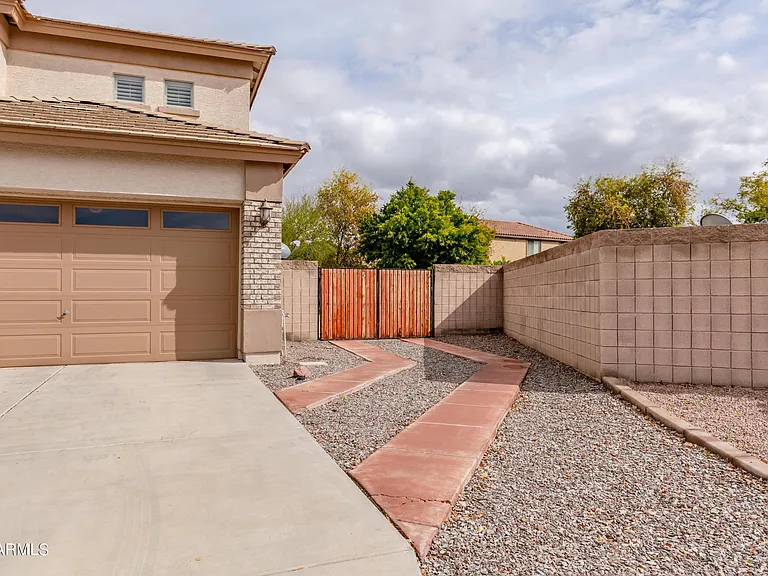 8408 W Midway Ave — Photo 28