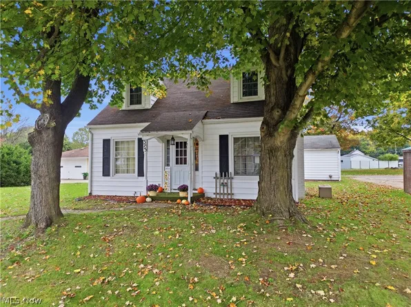 373 Cross St, Newcomerstown, OH 43832