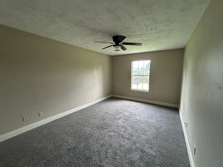103 Barkeley Ln #103 — Photo 6
