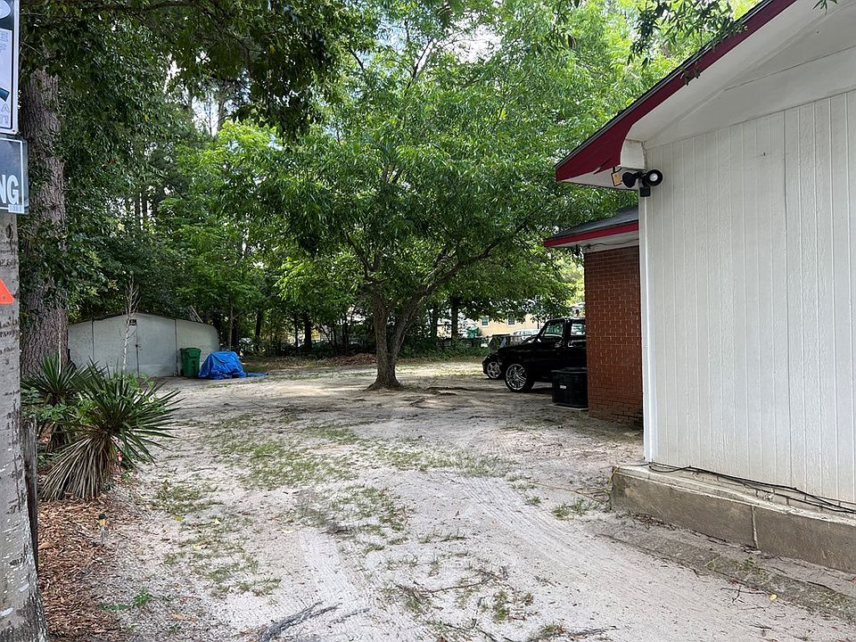 2nd image of 905 Jamestown Dr
