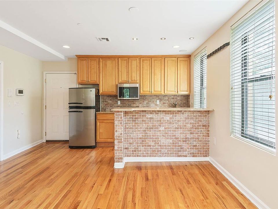 1st image of 77 Crescent Ave APT 6