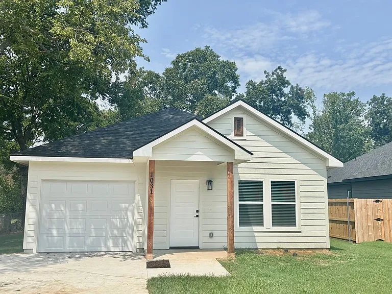 1031 W Coffin St — Photo 1