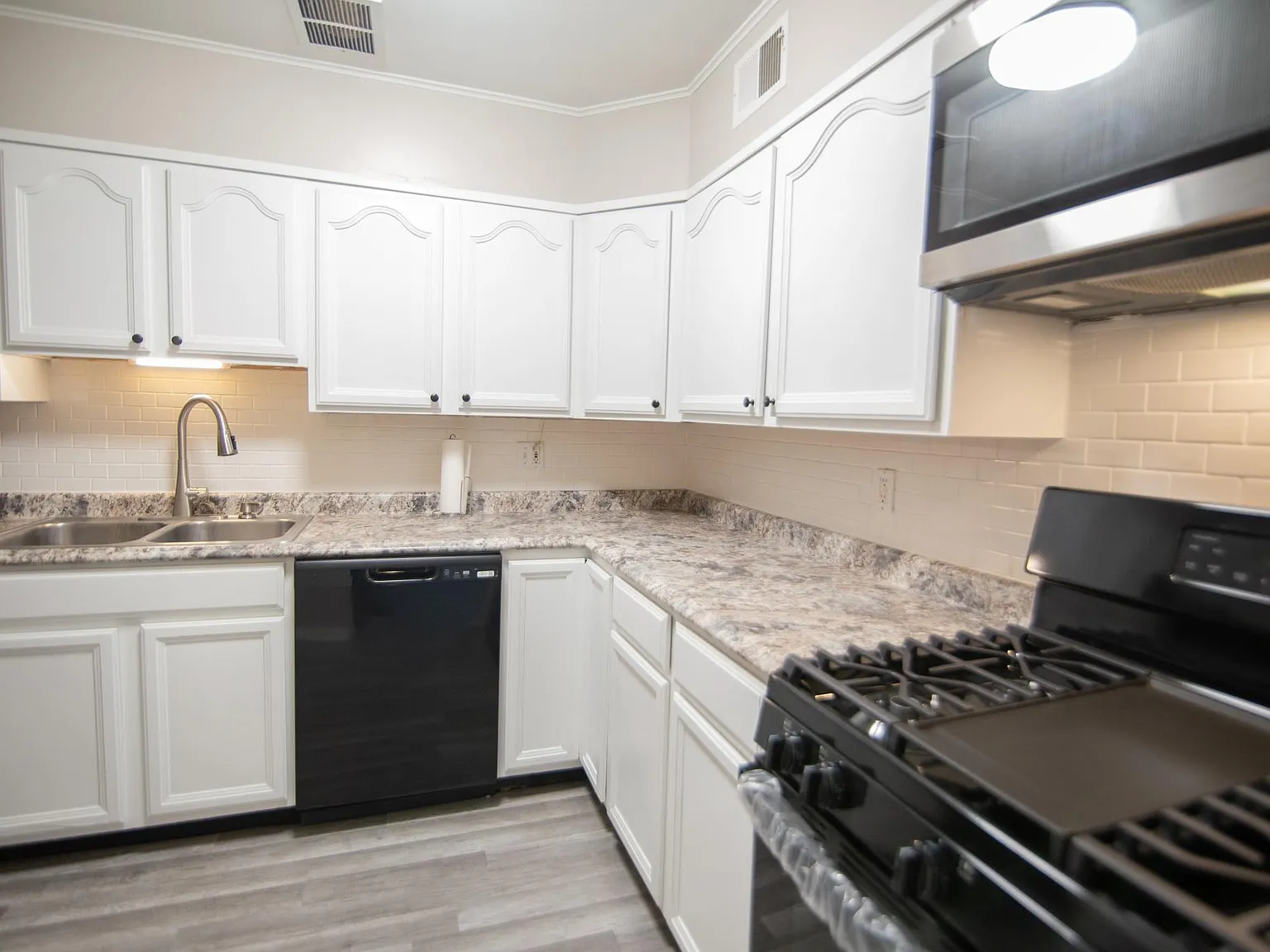 3 bed, 1000 sqft, $1,750 — Photo 4