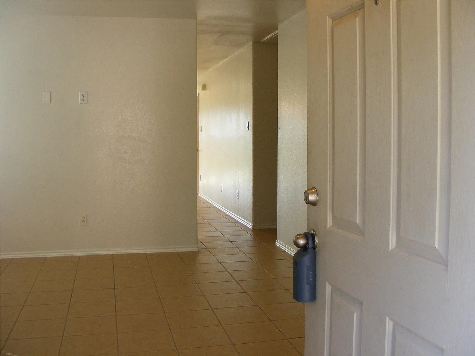 3 bed, 1410 sqft, $2,100 — Photo 2