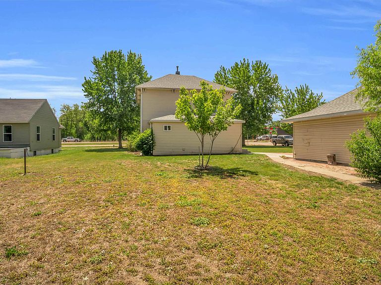 Listing photo 5