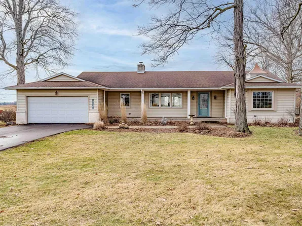 8902 E South Circle Dr, Churubusco, IN 46723