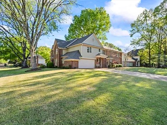 2nd image of 947 Rolling Oaks Ln